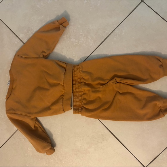 Nike Kids Tan Sweatpants and Sweatshirt Set - Picture 2 of 2